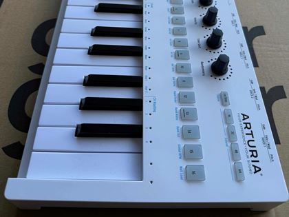 Arturia-Keystep Pro (white)